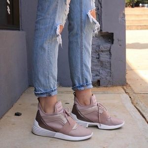 KENDALL + KYLIE BRAYDIN SNEAKER (wood rose; 8.5)
